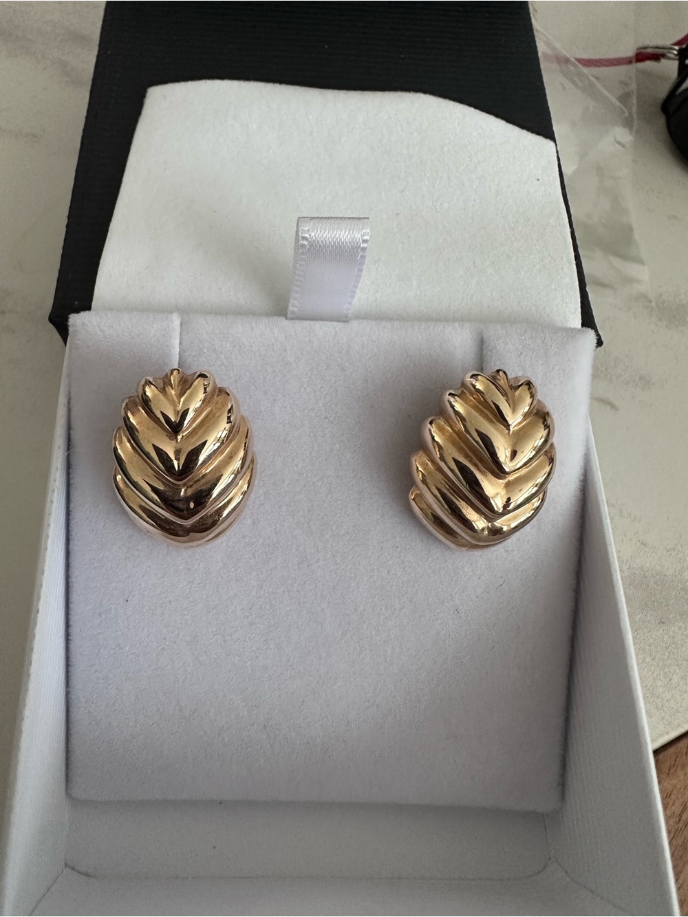 14k Yellow Gold Leaf-Textured Ribbed Shrimp Stud Earrings - Women's Jewelry